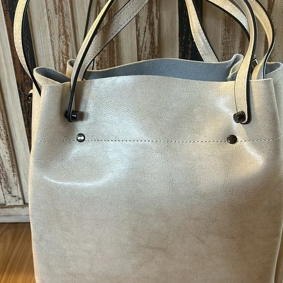 Brand New Pocketbook - Picture 3 of 10